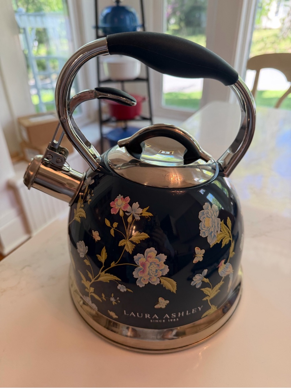 Laura Ashley 2.5 liter Teapot